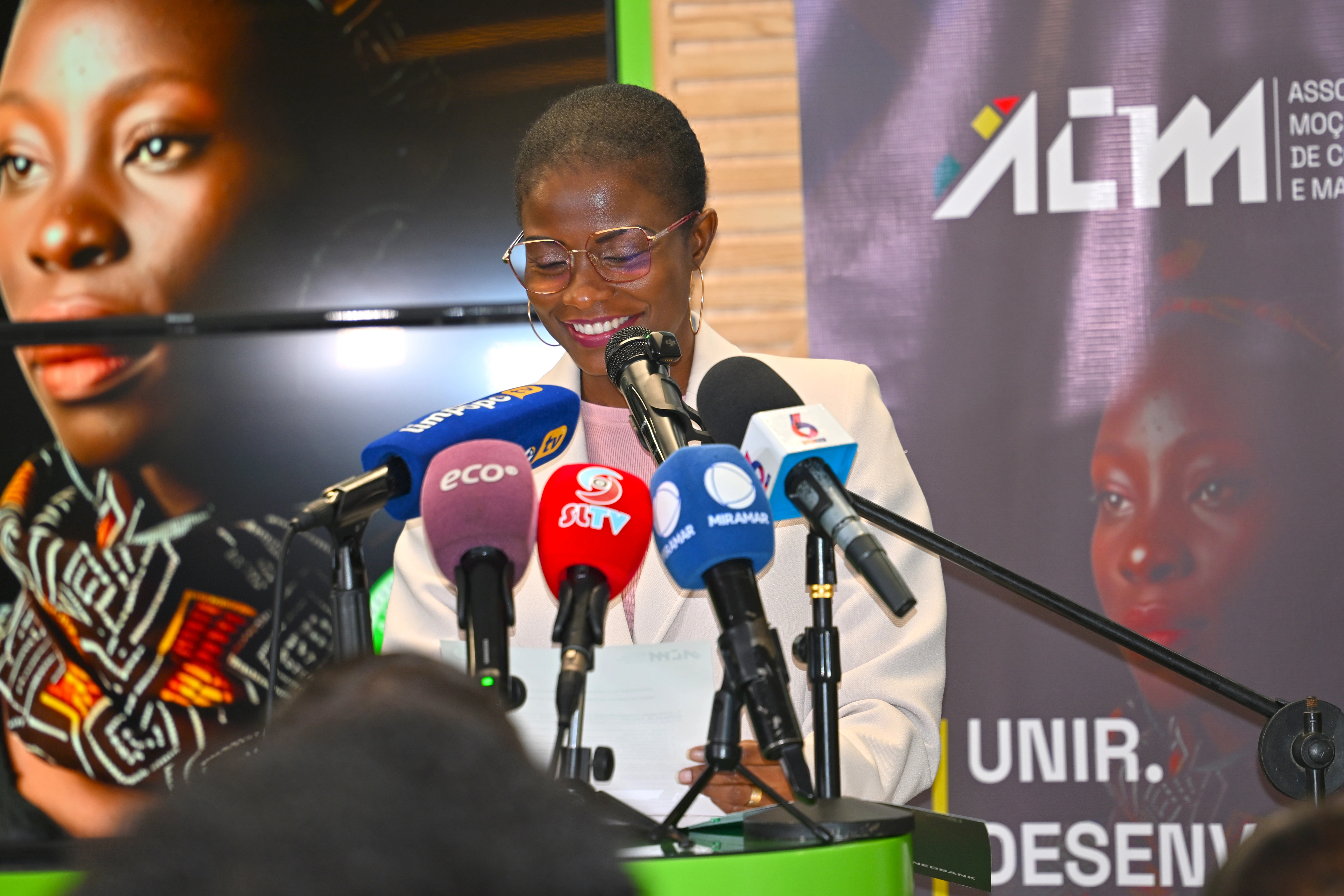 Jónia Presado smiling at ACM press conference