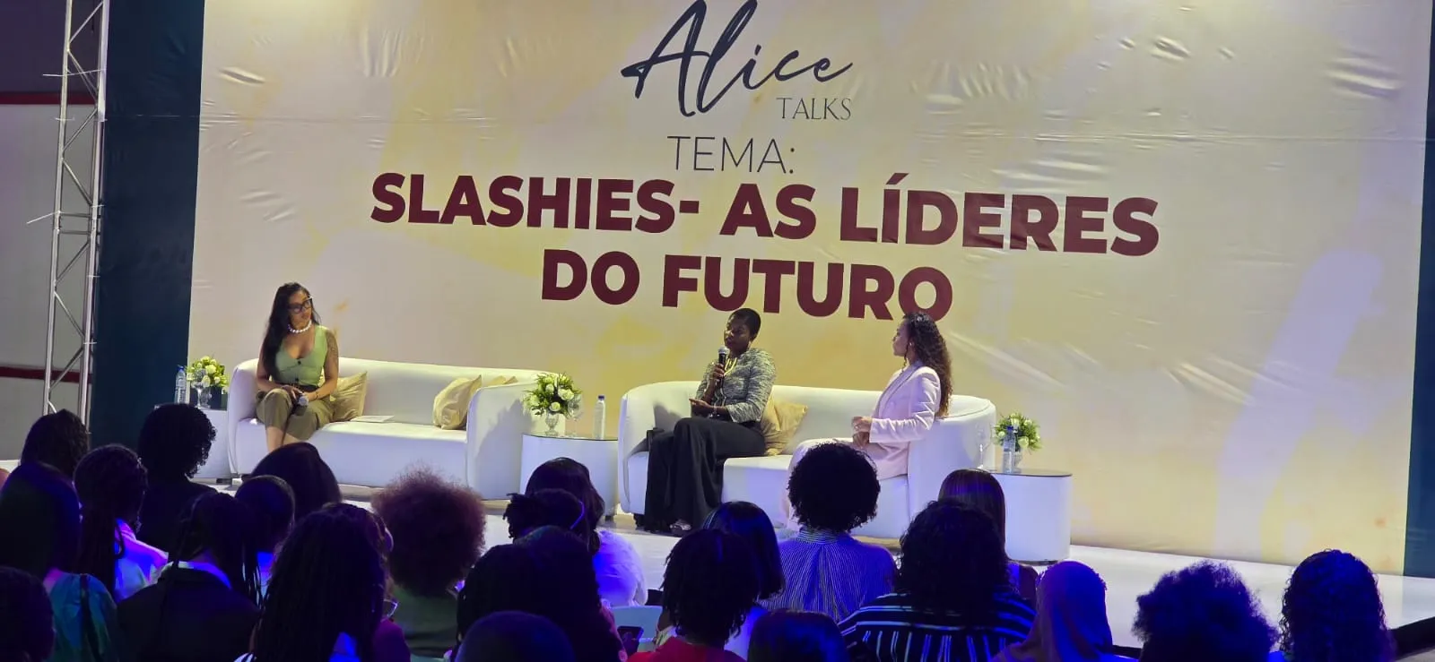 Jónia Presado speaking at Alice Talks — Slashies: As Líderes do Futuro
